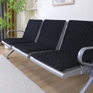 Gepolsterte schwarze Wartebank-Sitzauflage, rutschfeste Kissen-Detailansicht für Flughafen.