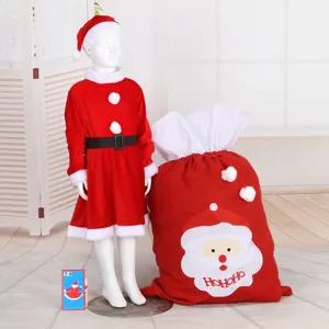 Vista dettagliata del costume di Natale in velluto rosso per bambini con abito cappello e sacco