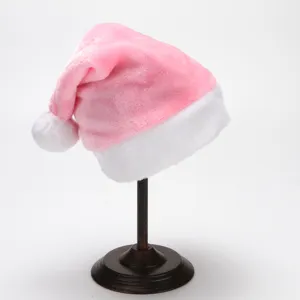 Suave gorro de Papá Noel de felpa rosa y blanco en soporte para decoración fiesta