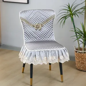Housse de chaise de salle à manger matelassée avec belle broderie florale et dentelle 1pc