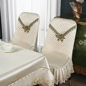 Gesteppte Esszimmerstuhlbezuege und Tischdecken Set mit eleganter Spitzen-Blumenstickerei