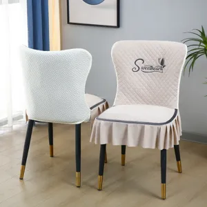 Housse de chaise de salle à manger matelassée épaisse avec jupe, douce et antidérapante.