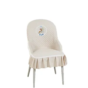 Housse de chaise de salle à manger matelassée avec dentelle et motif de cerf brodé, universelle.
