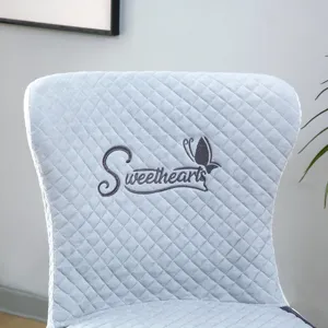 Housse de chaise matelassée bleu clair à motif losange avec broderie sweethearts
