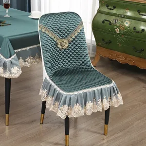 Gesteppter Esszimmerstuhlbezug in Dunkelgrün mit eleganter Spitzenstickerei für Esszimmer