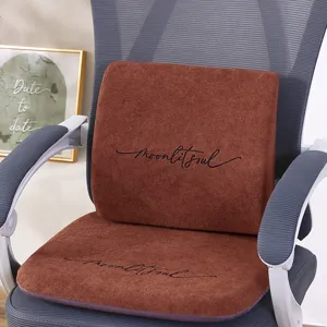 Ensemble de coussin et dossier de chaise de bureau en mousse à mémoire marron, vue détaillée.