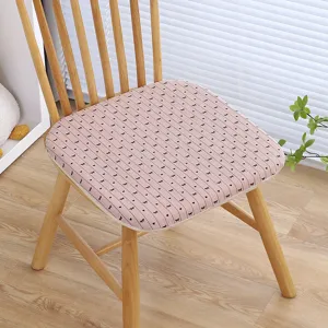 Vista di dettaglio del cuscino per sedia in memory foam a righe rosa per comoda seduta