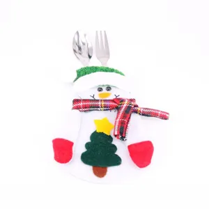 Filz Schneemann Besteckhalter für die Weihnachtstischdeko mit Baum- und Schal-Details