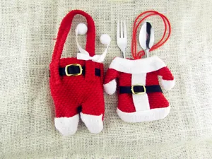 Detailansicht der Weihnachtsmann Besteckhalter Set auf Sackleinen-Hintergrund