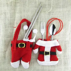 Kreatives Weihnachtsbesteck-Halterset in Weihnachtsmann-Kleidung für die Festtafel