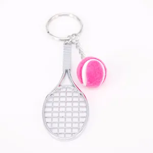 Llavero de mini raqueta de tenis con pelota rosa, accesorio deportivo creativo y único