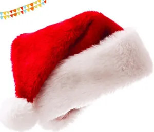 Detail van een zachte rode pluche kerstmuts met witte rand van imitatiebont voor feestjes.