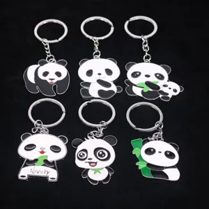 Collectie van zes verschillende schattige panda emaille metalen sleutelhangers