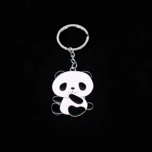 Detailopname van een schattige grote panda anime metalen sleutelhanger voor souvenirs
