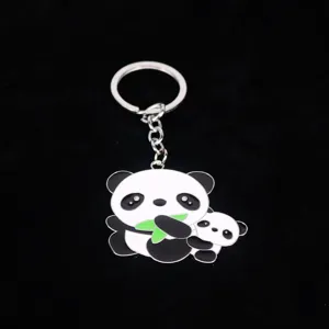 Metalen panda sleutelhanger met grote en kleine panda en groene bamboebladeren