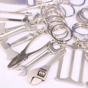 Llavero de Herramienta de Metal Miniatura de Aleación de Zinc Creativo Llave Martillo Alicates Sierra Pala Forma Llavero para Decoración Diaria