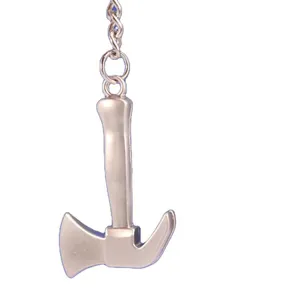 Llavero de miniatura creativo de metal plateado martillo hacha herramienta para todos