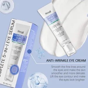 Gedetailleerd overzicht van HOYGI 5-in-1 oogserum met gladde crème textuur en verpakking.