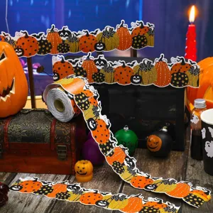 Detailweergave van de golvende Halloween-randen met pompoenen en vleermuizen