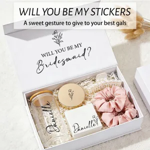 Goldene Vinyl-Aufkleber mit Blumen- und Buchstabendesigns auf einem Braut-Geschenkbox-Set
