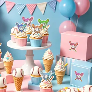 Primer plano de pegatinas láser de béisbol holográficas en cajas de regalo y postres.