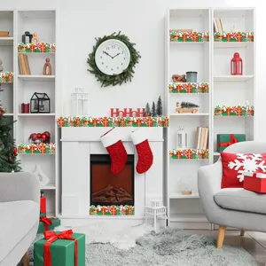 Bordi per bacheca di Natale con motivi di scatole regalo rosse e verdi decorativi