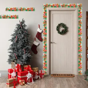 Bordi festivi natalizi per bacheche con motivi di regali e caramelle sulla porta.