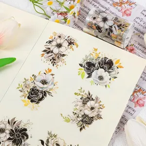 Nahaufnahme von PET-Aufklebern mit Blumenmustern für Scrapbooking und Dekoration