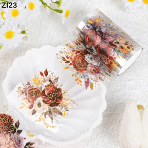 Nahaufnahme von dekorativen Blumen-PET-Aufklebern mit Goldfolie für Scrapbooking