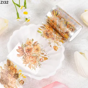 Detailansicht der PET-Sticker mit Blumenmuster und Goldakzenten für Tagebücher.