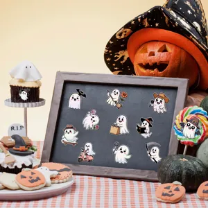 Detailansicht der süßen Laser-Geister-Sticker für Halloween-Geschenke und Deko