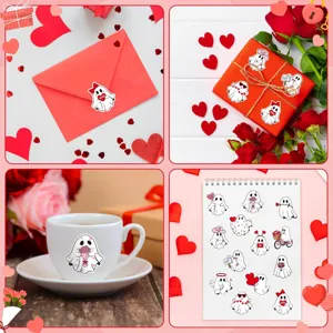 Presentatie van schattige spookstickers voor geschenken, enveloppen en decoraties.