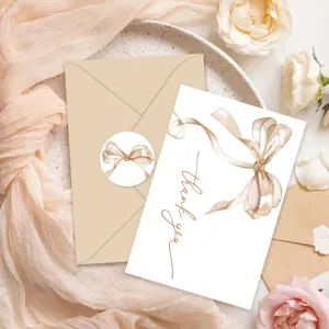 Juego de elegantes tarjetas de agradecimiento con lazo de acuarela, sobre y pegatina