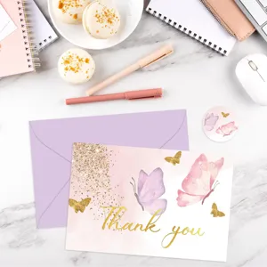 Carte de remerciement aquarelle papillon avec texte doré et son enveloppe mauve assortie
