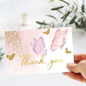 Vue détaillée d'une carte de remerciement papillon aquarelle rose avec feuille d'or