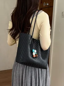 Bolso tote negro de piel suave trenzada con abalorios de colores en estilo coreano