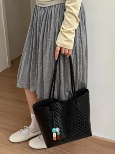 Bolso tote tejido de gran capacidad estilo coreano para mujer con colgante de cuentas