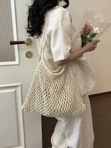 Elegante bolso de malla de ganchillo crema, perfecto para la playa o el uso diario de verano