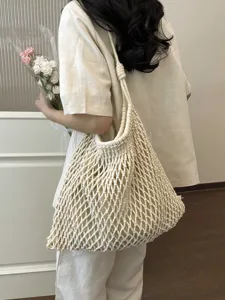 Bolso tote minimalista de malla tejida en blanco roto para la playa y el uso diario