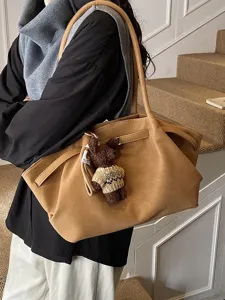 Sac Cabas Vintage pour Femme en Cuir PU Couleur Unie Cordon de Serrage Grande Capacité Sac à Bandoulière Avec Pendentif Ours