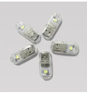 Mini luz LED USB transparente vista detallada, componente de luz nocturna portátil.