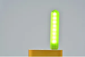 Lampada USB 8 LED portatile verde chiaro mini luce notturna per laptop power bank.