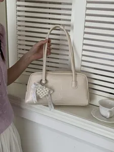 Damen Retro PU Leder Bowling Tasche Einfarbig Unterarm Schulter Handtasche Mit Künstlichem Perlenherz Anhänger Koreanischer Stil