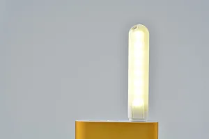 Striscia luminosa LED USB 8 perline mini luce notturna portatile calda per scrivania letto.