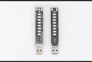 Vista detallada de la placa interna de la luz nocturna USB con control de voz