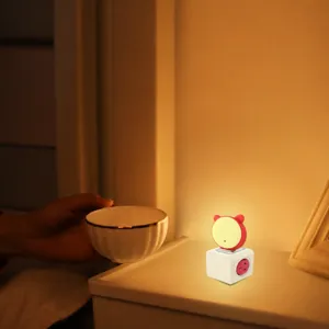 Lampada da notte intelligente gatto carino con base USB per illuminazione da camera letto.