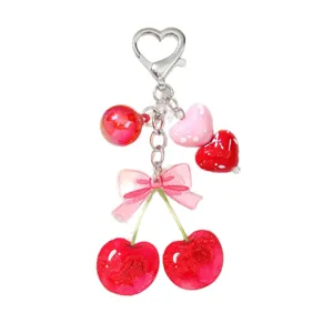 Porte-clés cerise mignon avec nœud rose et breloques en forme de cœur
