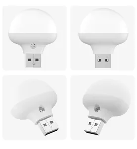 Vista detallada de la lámpara de noche USB de champiñón blanca, con enchufe y ángulos.