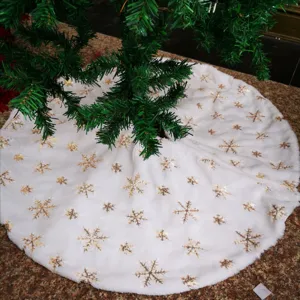 Luxury Plush Christmas Tree Skirt With Gold Silver Embroidered Sequin Snowflake Decoration Festival Holiday Ornaments Base Mat Cover