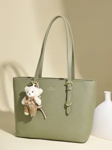 Grand sac cabas rétro vert matelassé avec charm ourson pour les déplacements quotidiens